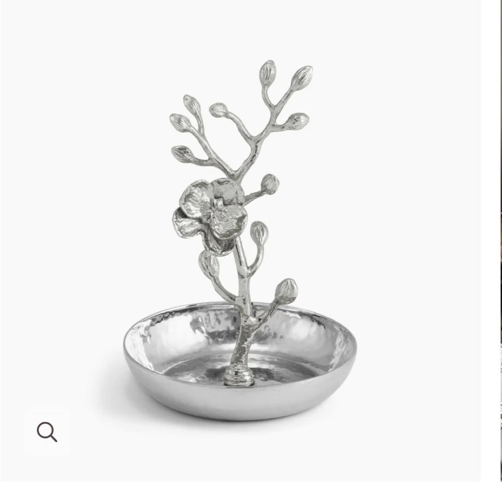 Michael Aram White Orchid Ring Catch